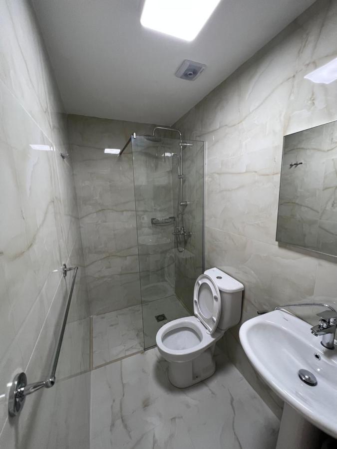 Hq Apartment In Center Tirana Exteriör bild