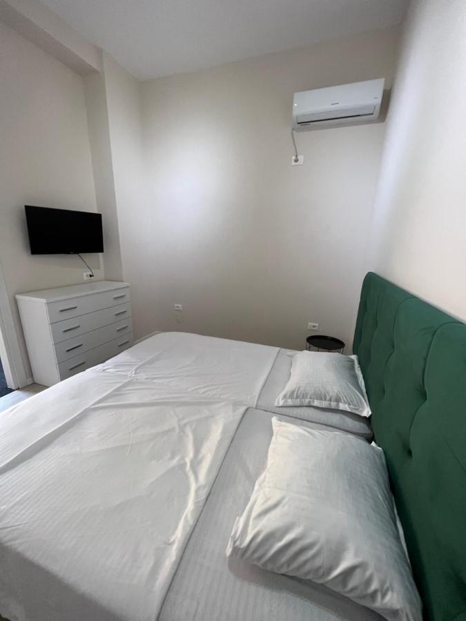 Hq Apartment In Center Tirana Exteriör bild