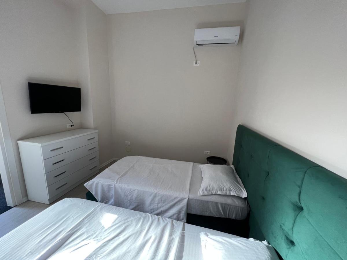 Hq Apartment In Center Tirana Exteriör bild