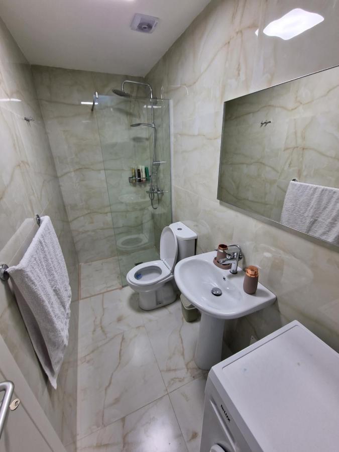 Hq Apartment In Center Tirana Exteriör bild